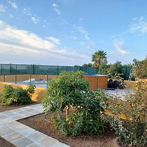 https://casa-quemahierro-1.in-canary-islands.com